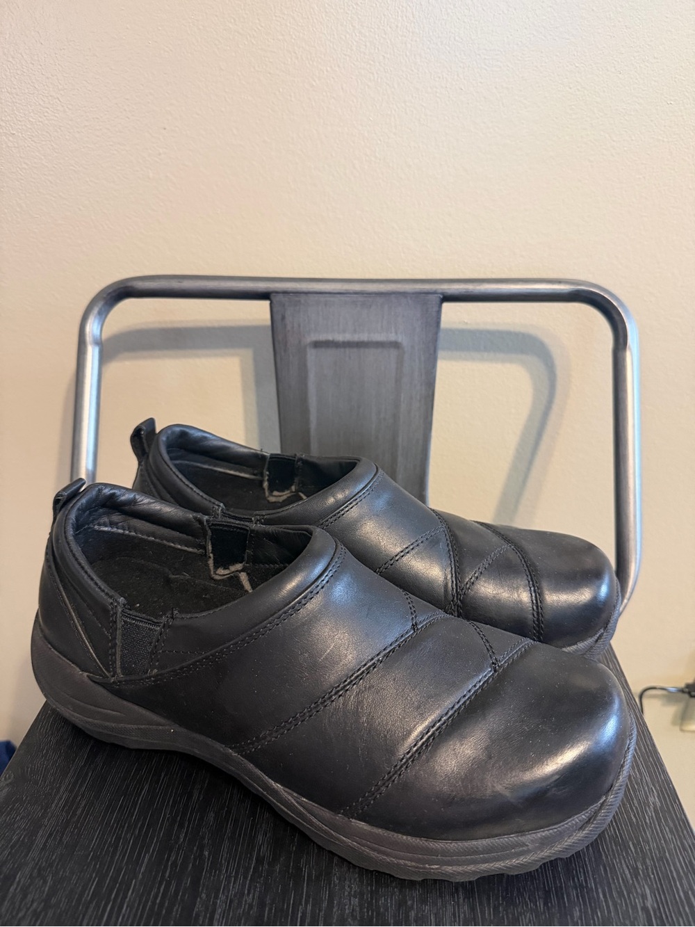 L.L.Bean Black Leather Comfort Clogs Size 10